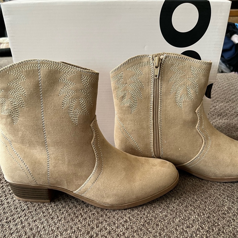 New in Box! Girl’s SO Western Boots